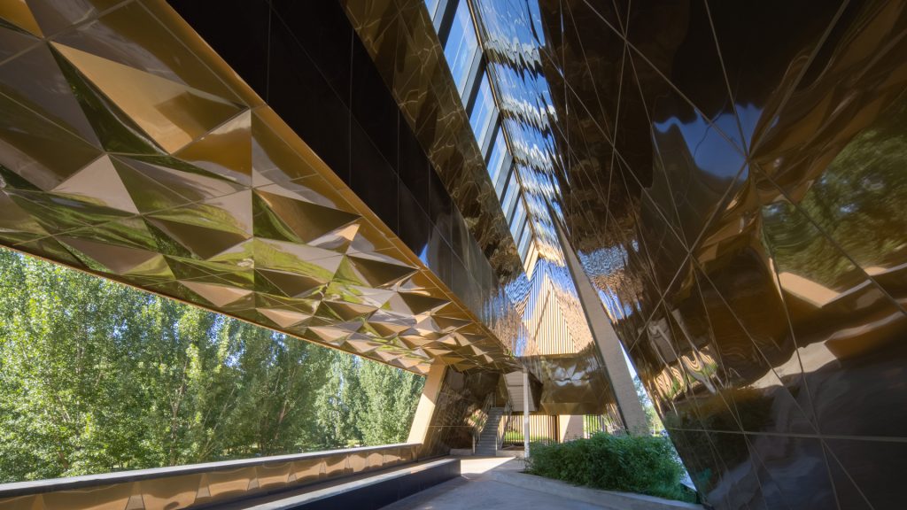 10 天光和金属光泽相辉映©PLAT ASIA ndn lab